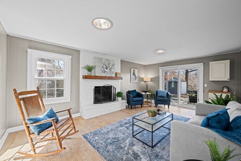 Tiny photo for 1320 N Douglas Avenue, Arlington Heights, IL 60004 (MLS # 12582071)