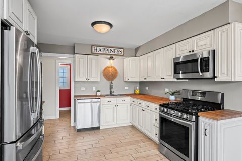 Tiny photo for 1320 N Douglas Avenue, Arlington Heights, IL 60004 (MLS # 12582071)