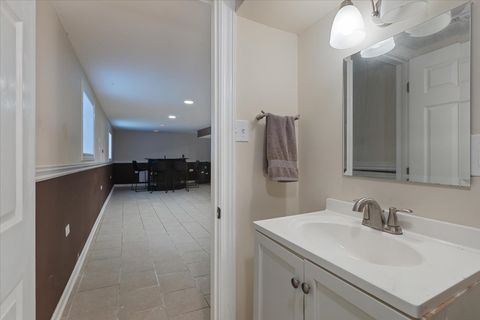Tiny photo for 8225 S MANISTEE Avenue, Chicago, IL 60617 (MLS # 12489383)