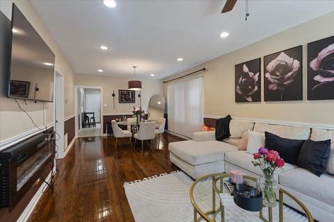Tiny photo for 8225 S MANISTEE Avenue, Chicago, IL 60617 (MLS # 12489383)