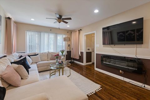 Tiny photo for 8225 S MANISTEE Avenue, Chicago, IL 60617 (MLS # 12489383)