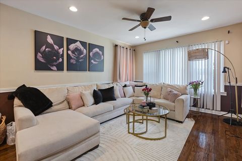 Tiny photo for 8225 S MANISTEE Avenue, Chicago, IL 60617 (MLS # 12489383)