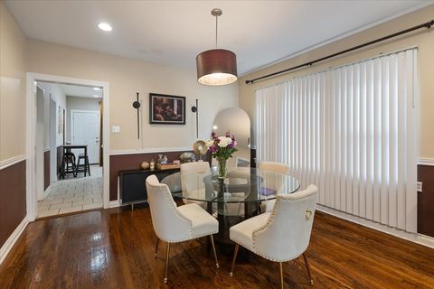 Tiny photo for 8225 S MANISTEE Avenue, Chicago, IL 60617 (MLS # 12489383)