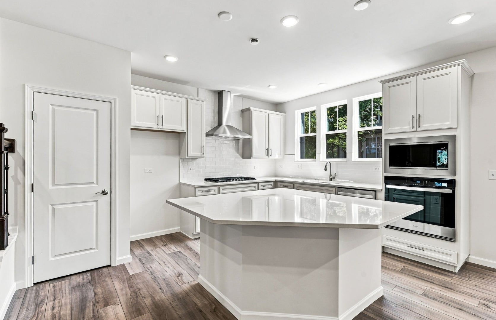 2812 Preserve Circle 09002