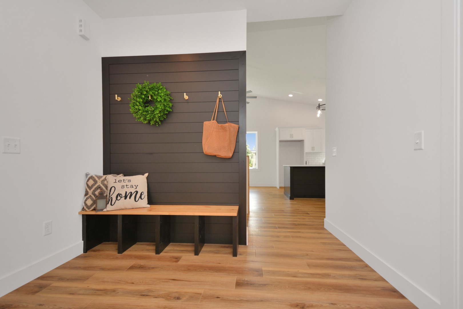 Bloomington, Illinois 61704, United States, 2 Bedrooms Bedrooms, ,3 BathroomsBathrooms,Residential,Active,187485