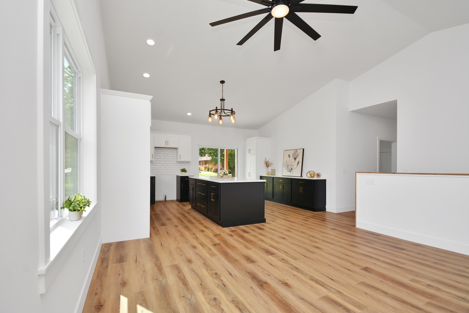 Bloomington, Illinois 61704, United States, 2 Bedrooms Bedrooms, ,3 BathroomsBathrooms,Residential,Active,187485