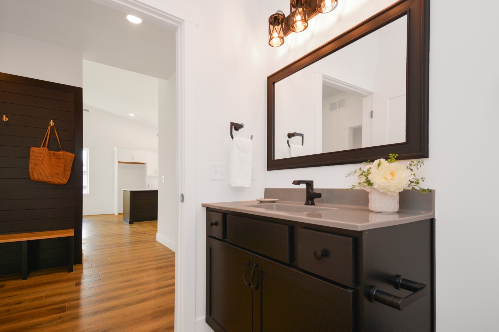 Bloomington, Illinois 61704, United States, 2 Bedrooms Bedrooms, ,3 BathroomsBathrooms,Residential,Active,187485