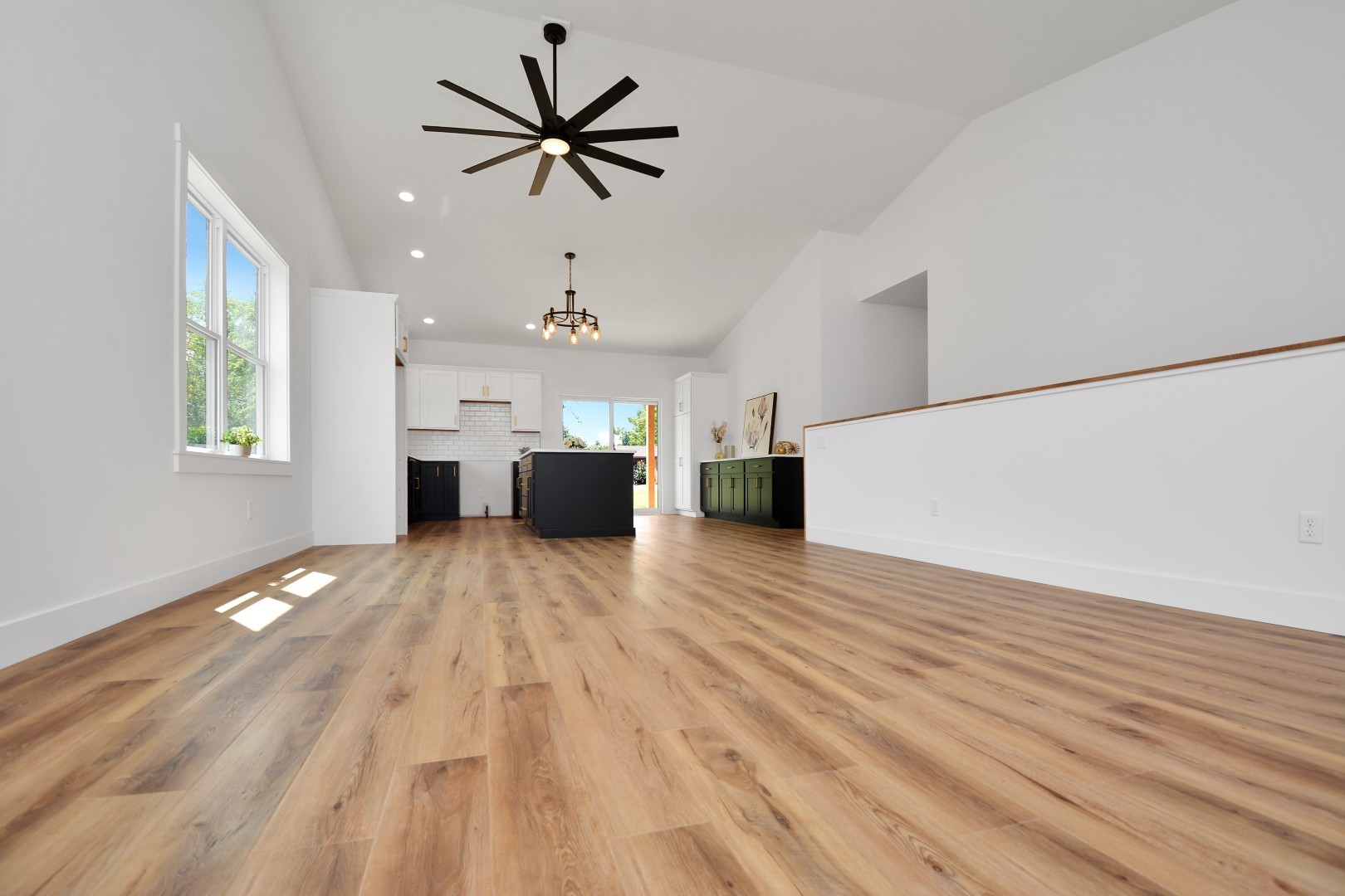 Bloomington, Illinois 61704, United States, 2 Bedrooms Bedrooms, ,3 BathroomsBathrooms,Residential,Active,187485