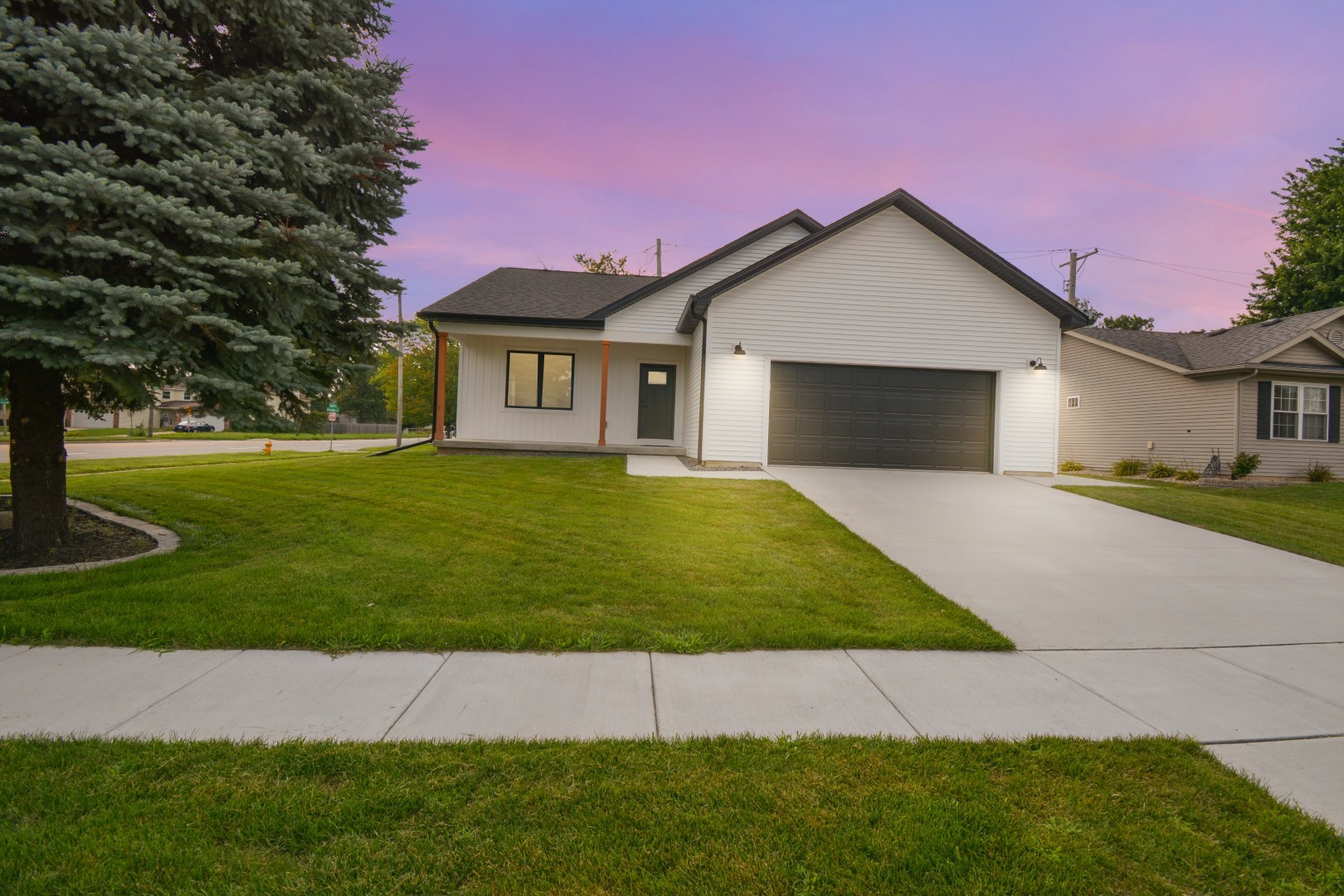 Bloomington, Illinois 61704, United States, 2 Bedrooms Bedrooms, ,3 BathroomsBathrooms,Residential,Active,187485