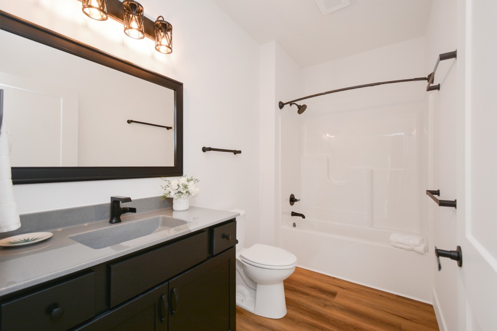 Bloomington, Illinois 61704, United States, 2 Bedrooms Bedrooms, ,3 BathroomsBathrooms,Residential,Active,187485