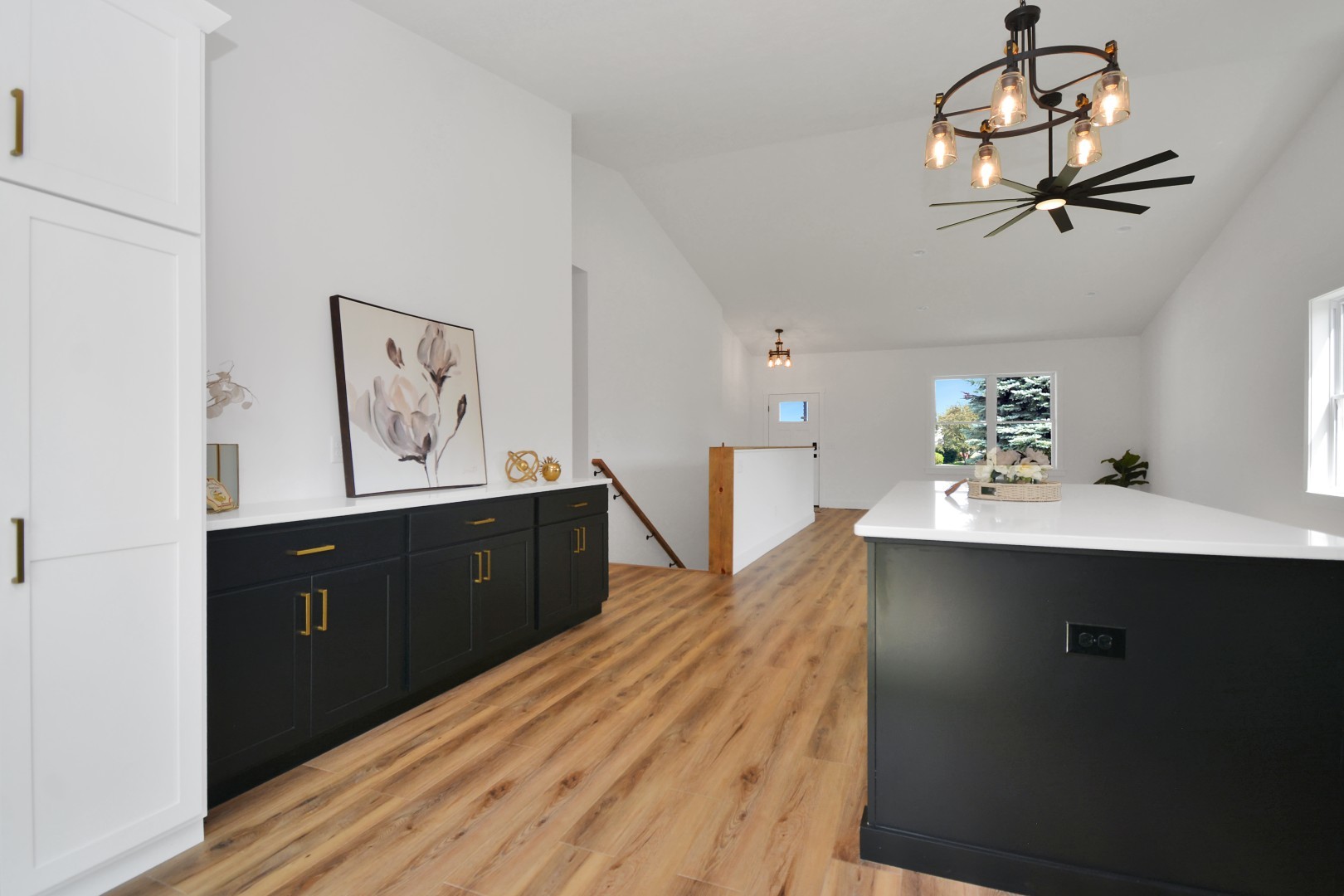 Bloomington, Illinois 61704, United States, 2 Bedrooms Bedrooms, ,3 BathroomsBathrooms,Residential,Active,187485