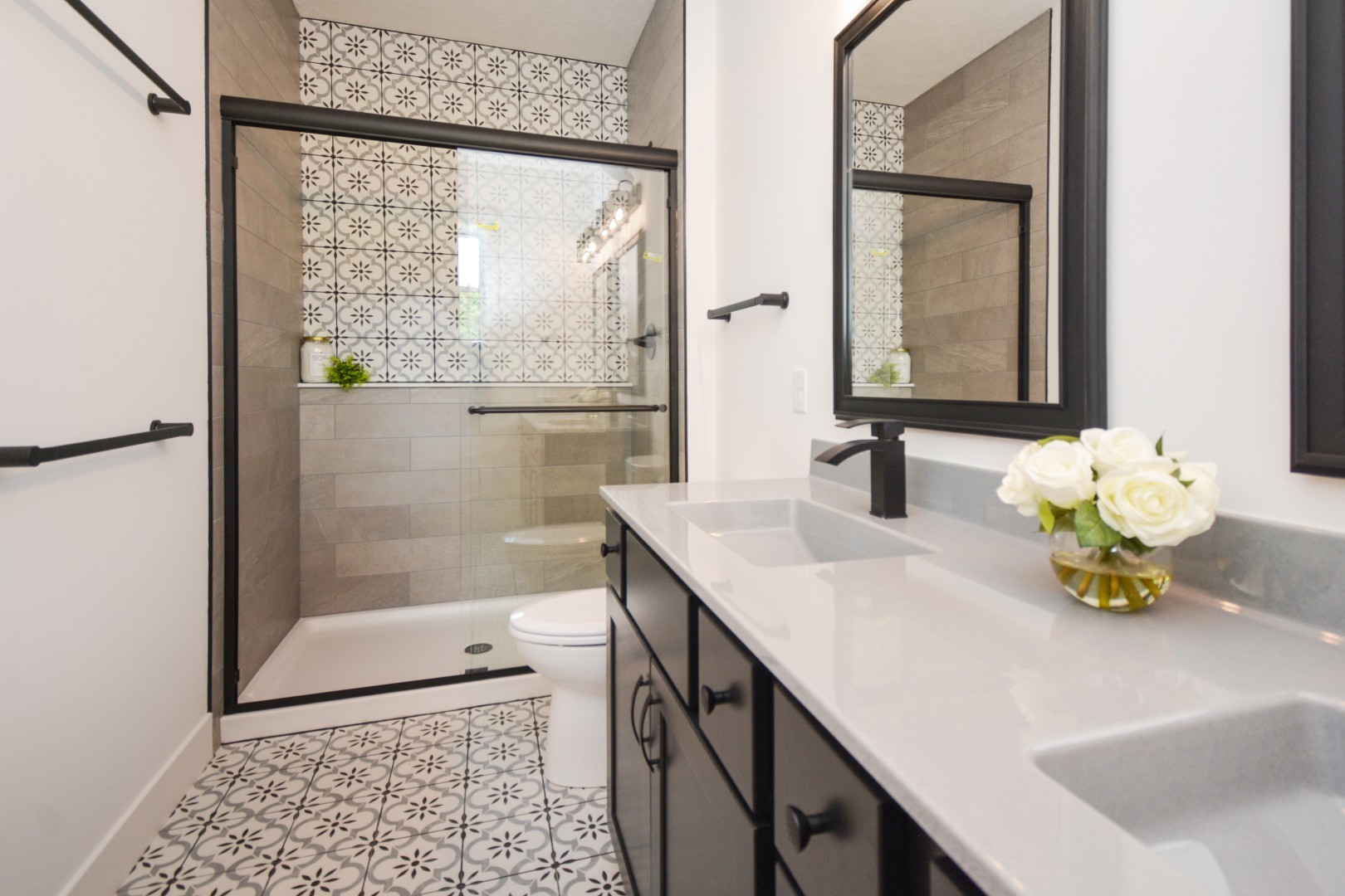 Bloomington, Illinois 61704, United States, 2 Bedrooms Bedrooms, ,3 BathroomsBathrooms,Residential,Active,187485