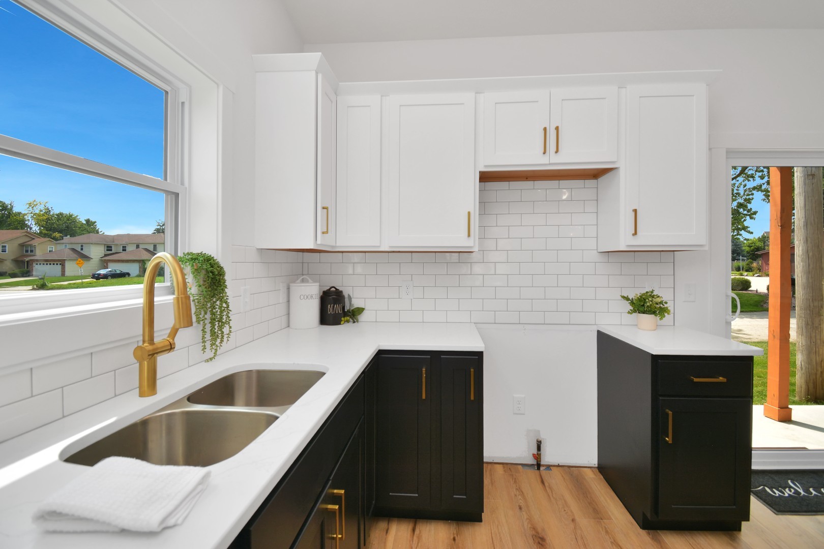 Bloomington, Illinois 61704, United States, 2 Bedrooms Bedrooms, ,3 BathroomsBathrooms,Residential,Active,187485