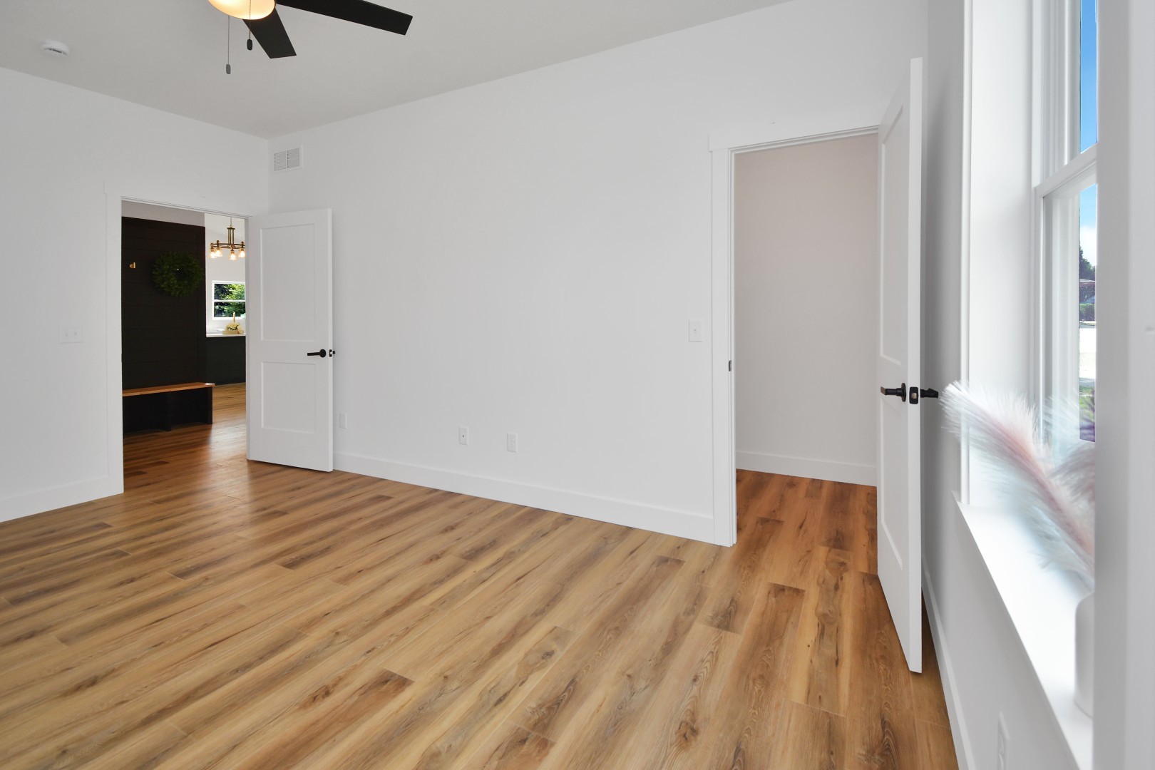 Bloomington, Illinois 61704, United States, 2 Bedrooms Bedrooms, ,3 BathroomsBathrooms,Residential,Active,187485