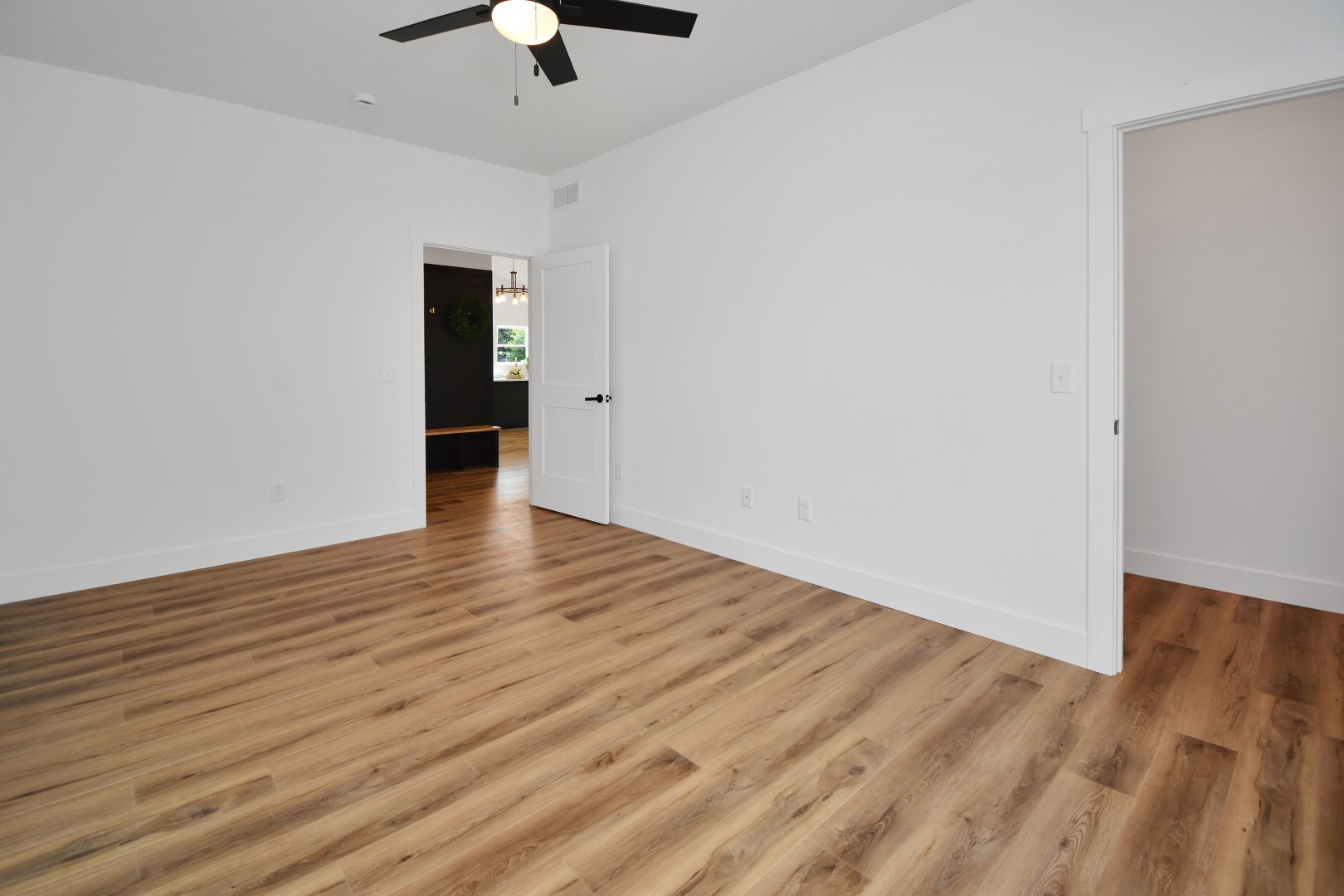 Bloomington, Illinois 61704, United States, 2 Bedrooms Bedrooms, ,3 BathroomsBathrooms,Residential,Active,187485