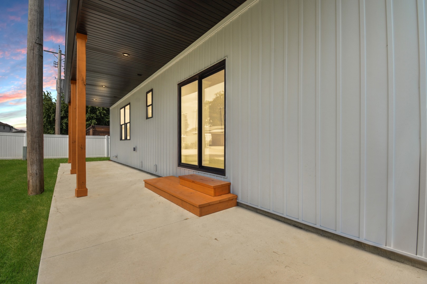 Bloomington, Illinois 61704, United States, 2 Bedrooms Bedrooms, ,3 BathroomsBathrooms,Residential,Active,187485