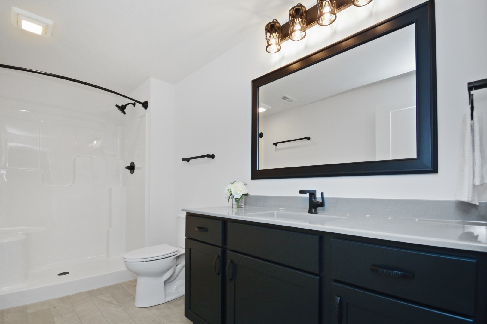 Bloomington, Illinois 61704, United States, 2 Bedrooms Bedrooms, ,3 BathroomsBathrooms,Residential,Active,187485