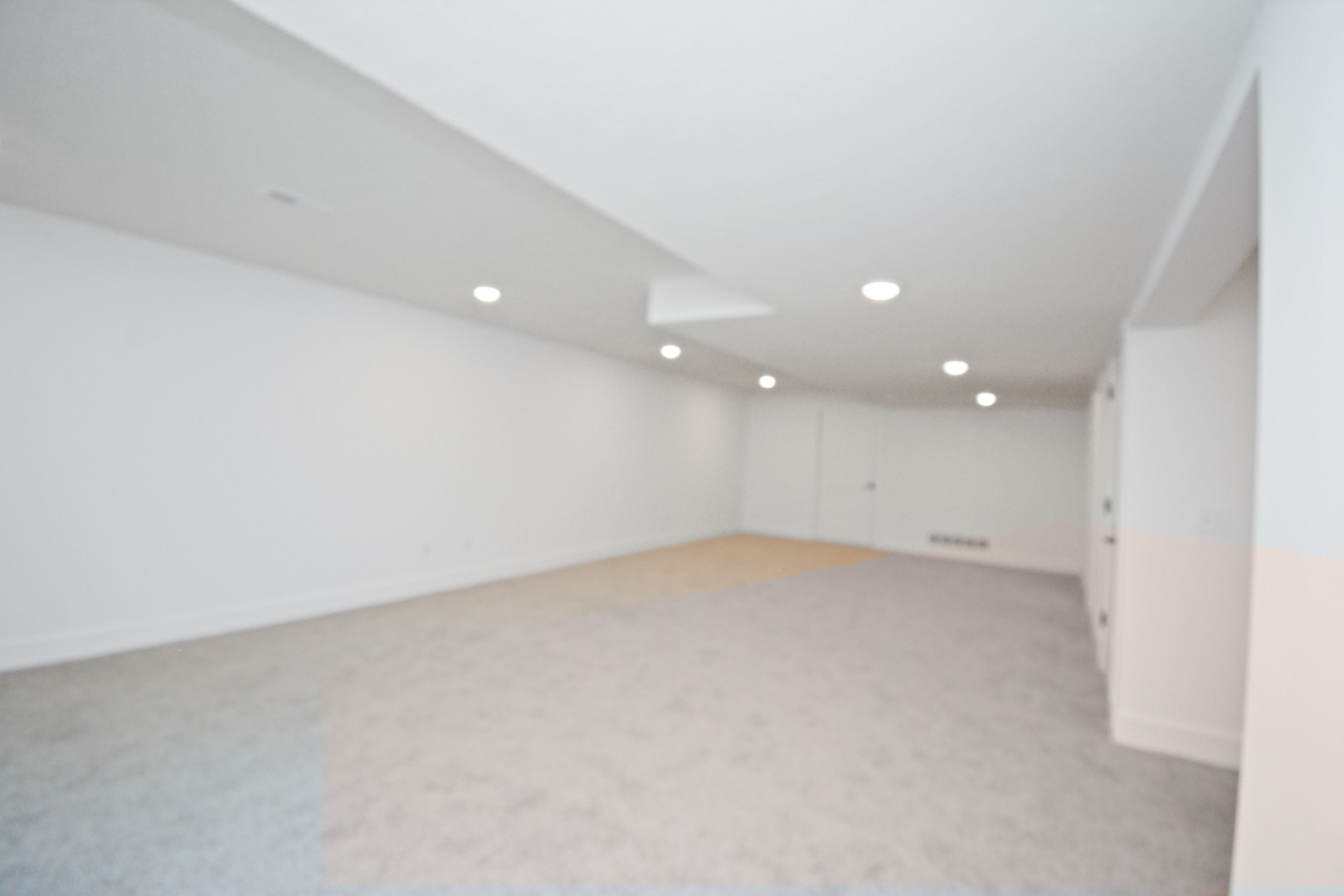 Bloomington, Illinois 61704, United States, 2 Bedrooms Bedrooms, ,3 BathroomsBathrooms,Residential,Active,187485