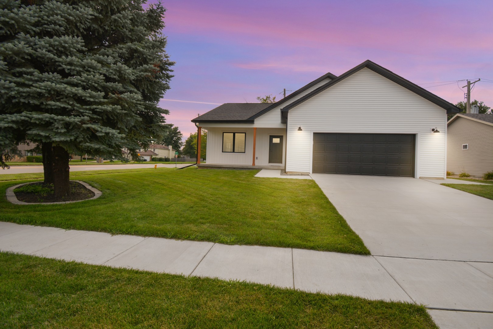 Bloomington, Illinois 61704, United States, 2 Bedrooms Bedrooms, ,3 BathroomsBathrooms,Residential,Active,187485