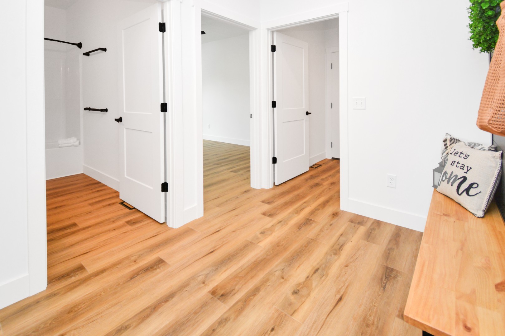 Bloomington, Illinois 61704, United States, 2 Bedrooms Bedrooms, ,3 BathroomsBathrooms,Residential,Active,187485