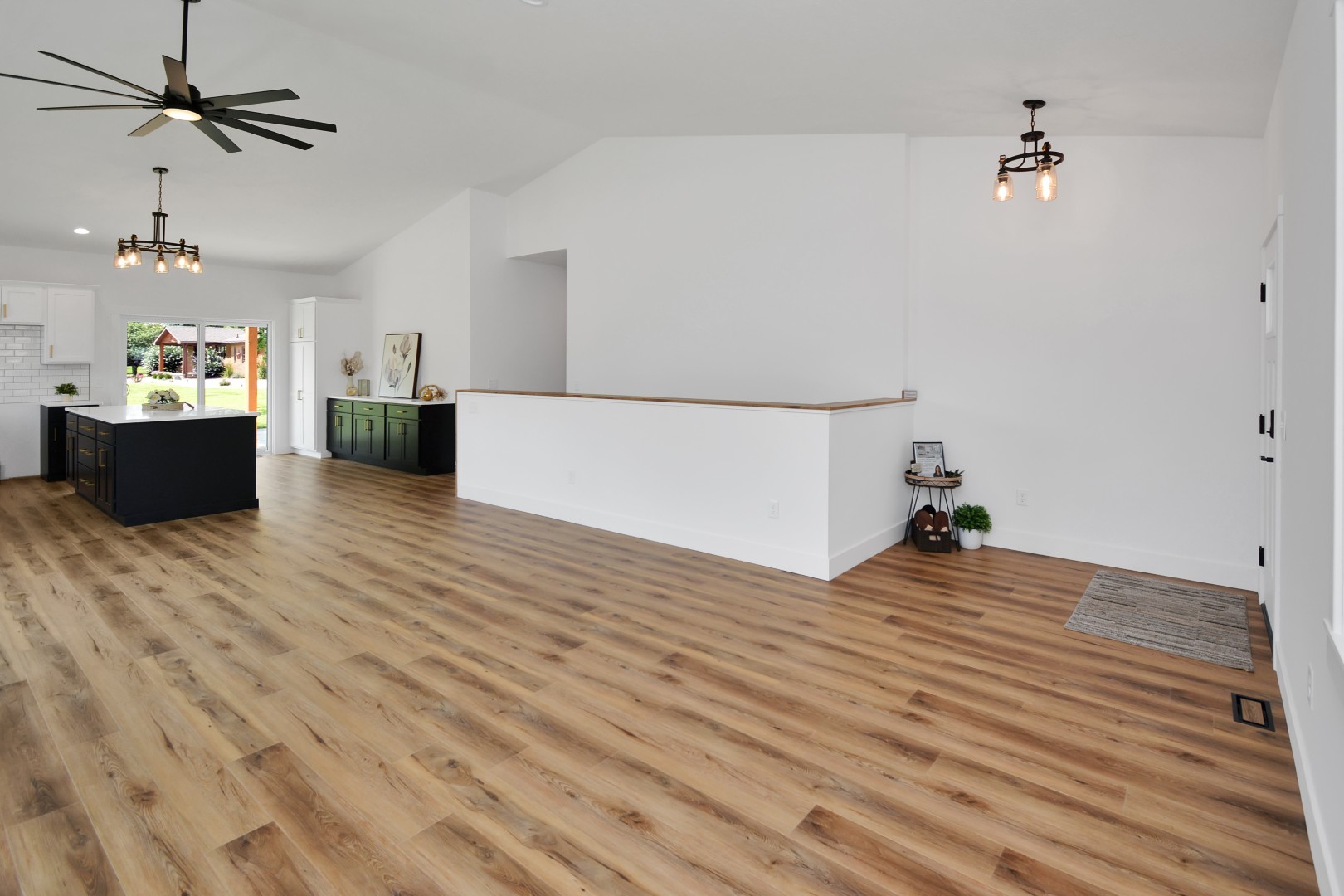 Bloomington, Illinois 61704, United States, 2 Bedrooms Bedrooms, ,3 BathroomsBathrooms,Residential,Active,187485