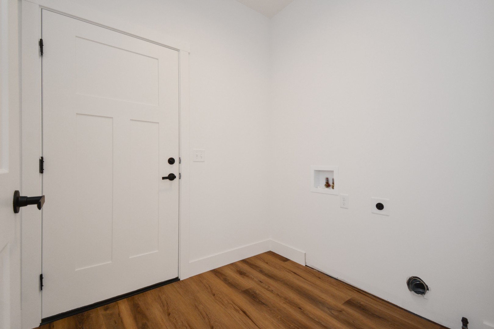 Bloomington, Illinois 61704, United States, 2 Bedrooms Bedrooms, ,3 BathroomsBathrooms,Residential,Active,187485