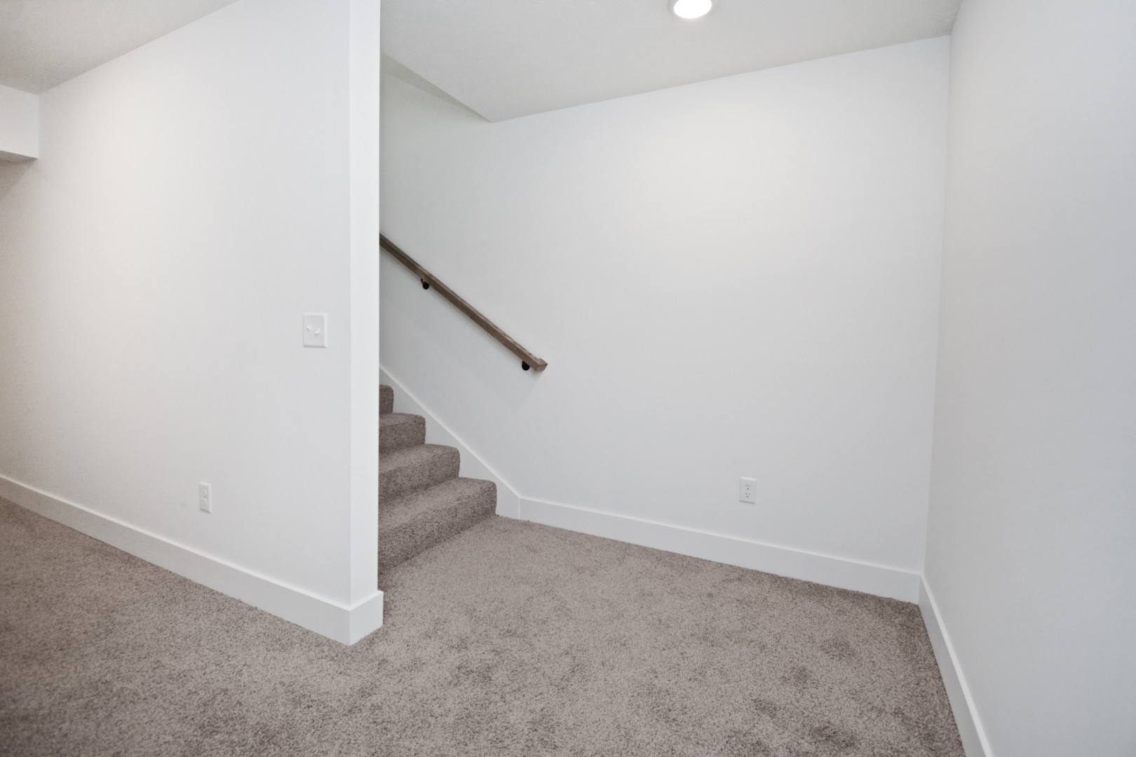 Bloomington, Illinois 61704, United States, 2 Bedrooms Bedrooms, ,3 BathroomsBathrooms,Residential,Active,187485