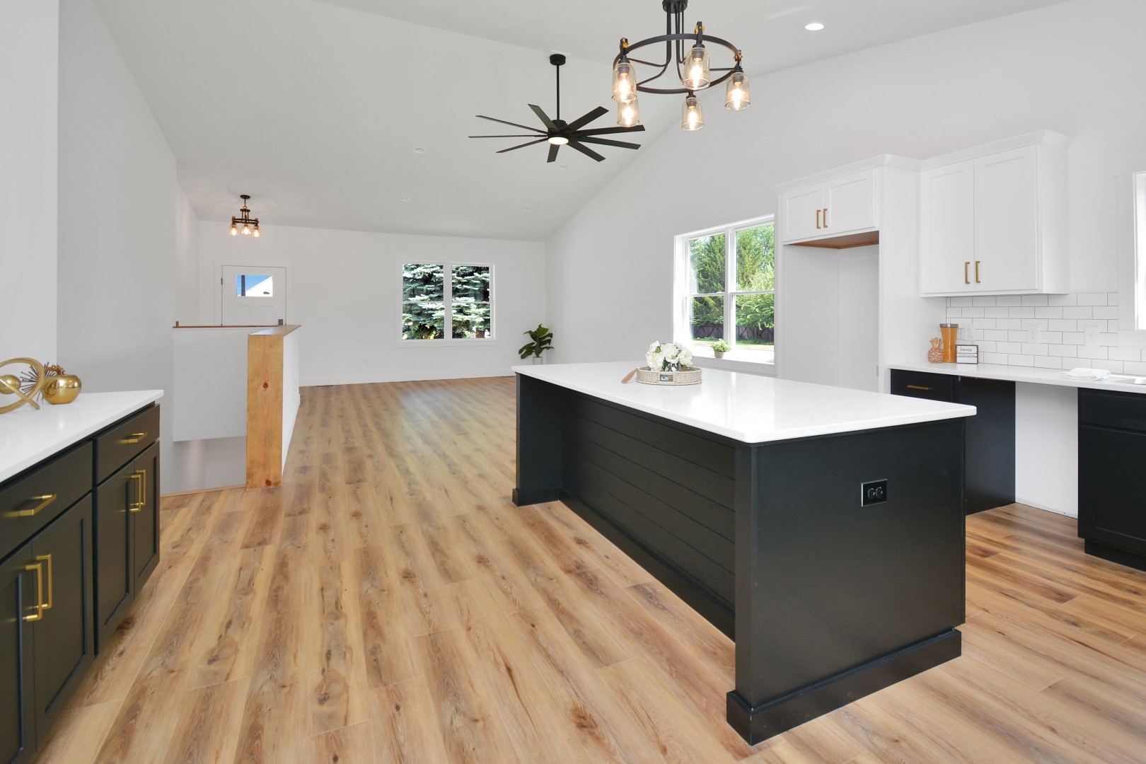 Bloomington, Illinois 61704, United States, 2 Bedrooms Bedrooms, ,3 BathroomsBathrooms,Residential,Active,187485