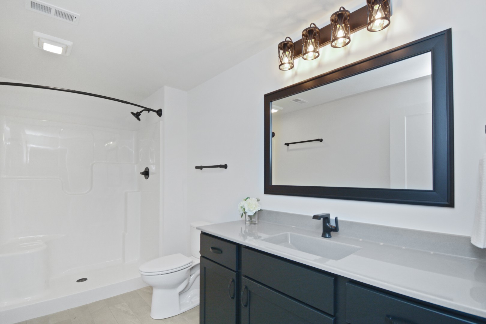 Bloomington, Illinois 61704, United States, 2 Bedrooms Bedrooms, ,3 BathroomsBathrooms,Residential,Active,187485