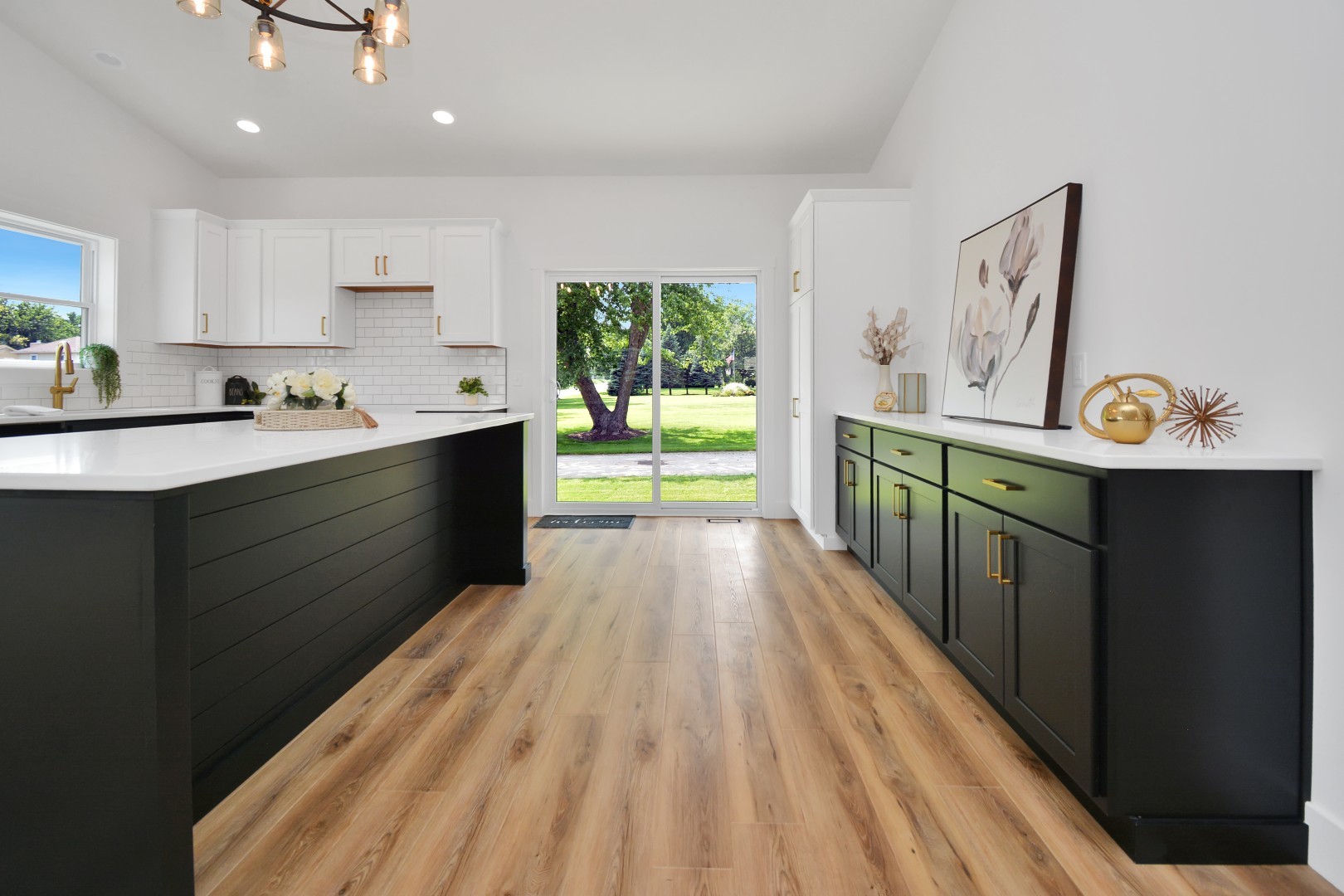 Bloomington, Illinois 61704, United States, 2 Bedrooms Bedrooms, ,3 BathroomsBathrooms,Residential,Active,187485