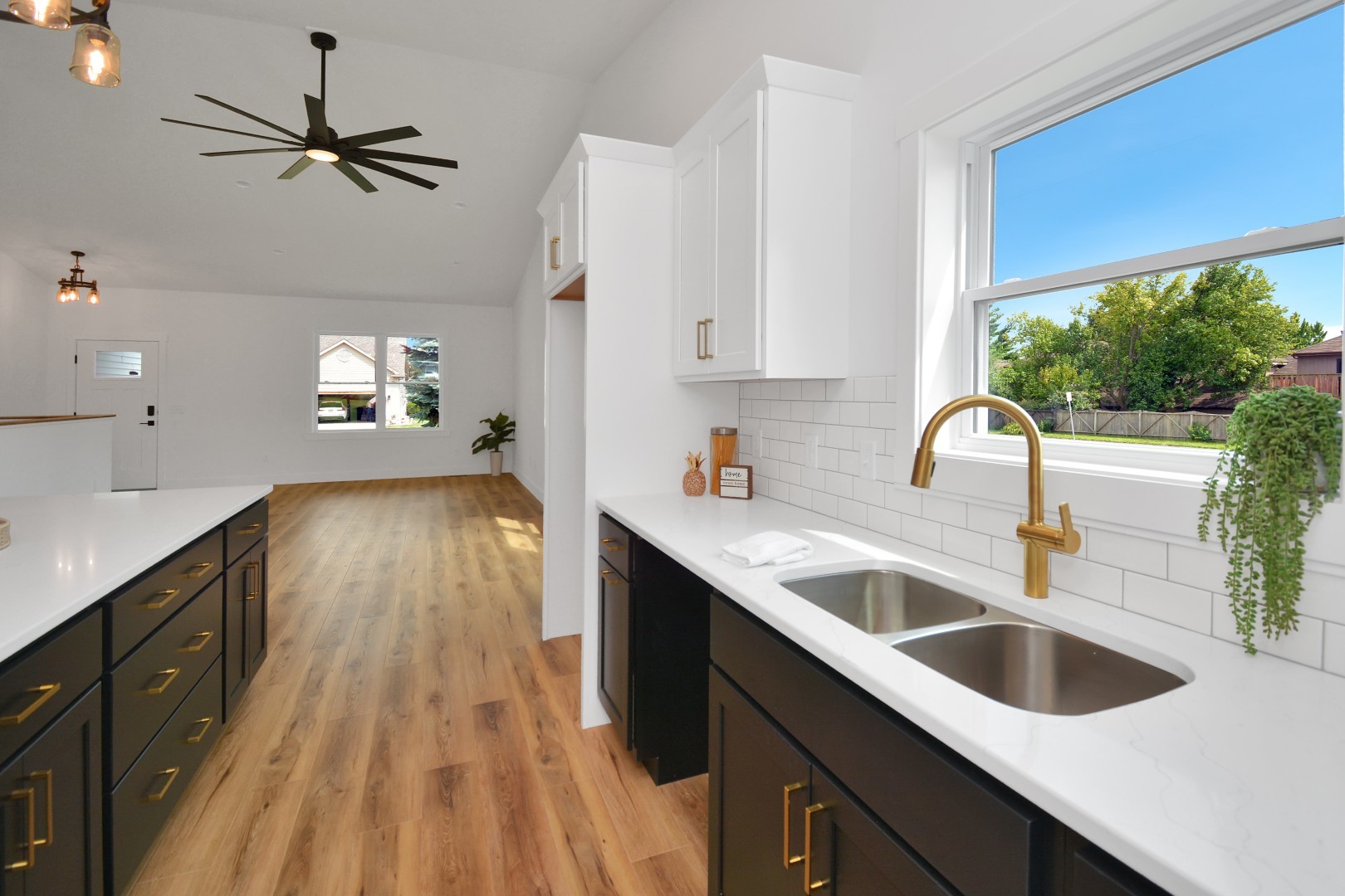 Bloomington, Illinois 61704, United States, 2 Bedrooms Bedrooms, ,3 BathroomsBathrooms,Residential,Active,187485