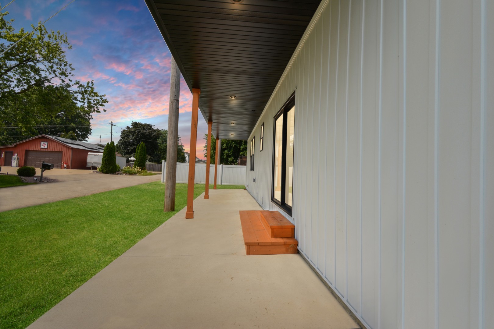 Bloomington, Illinois 61704, United States, 2 Bedrooms Bedrooms, ,3 BathroomsBathrooms,Residential,Active,187485