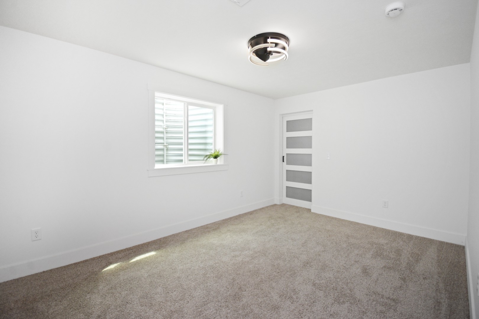 Bloomington, Illinois 61704, United States, 2 Bedrooms Bedrooms, ,3 BathroomsBathrooms,Residential,Active,187485