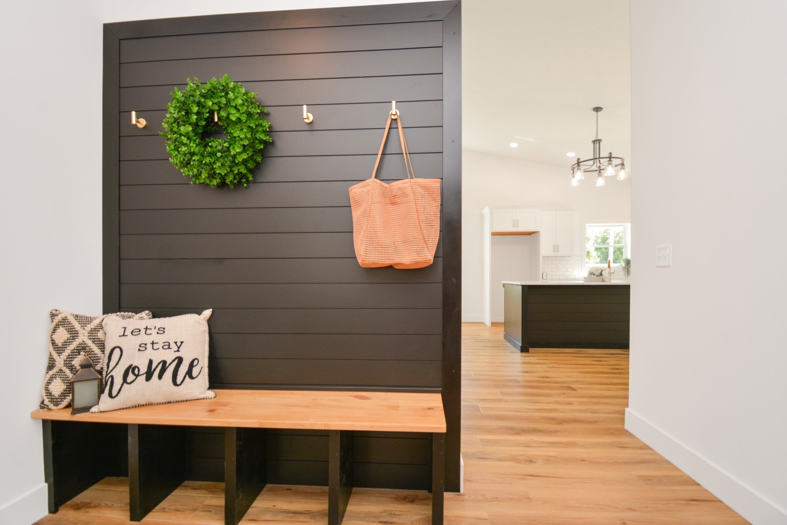 Bloomington, Illinois 61704, United States, 2 Bedrooms Bedrooms, ,3 BathroomsBathrooms,Residential,Active,187485