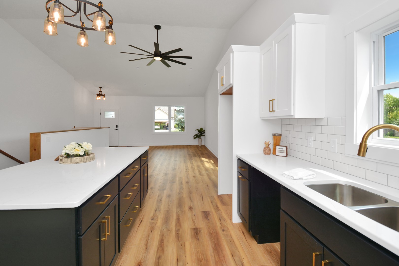 Bloomington, Illinois 61704, United States, 2 Bedrooms Bedrooms, ,3 BathroomsBathrooms,Residential,Active,187485