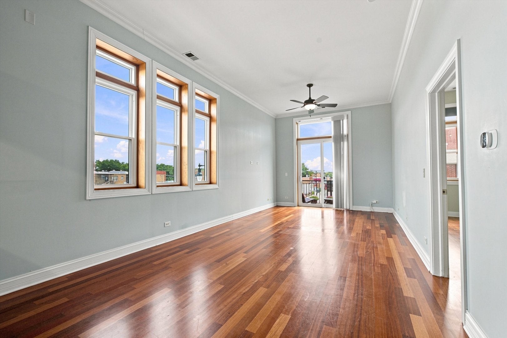 4755 N Washtenaw Avenue 309