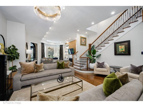 Tiny photo for 32 E BELLEVUE Place, Chicago, IL 60611 (MLS # 12756996)