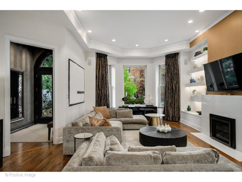 Tiny photo for 32 E BELLEVUE Place, Chicago, IL 60611 (MLS # 12756996)