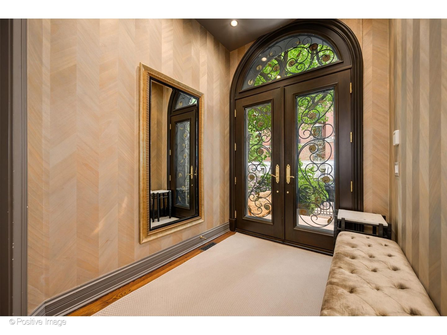32 E BELLEVUE Place