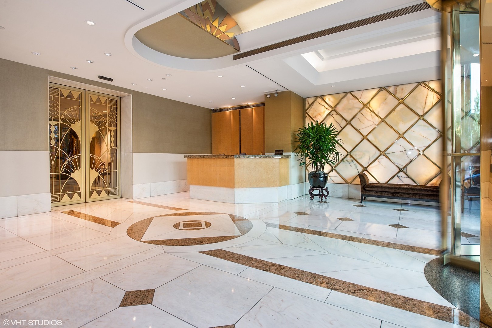 111 E Chestnut Street 19B