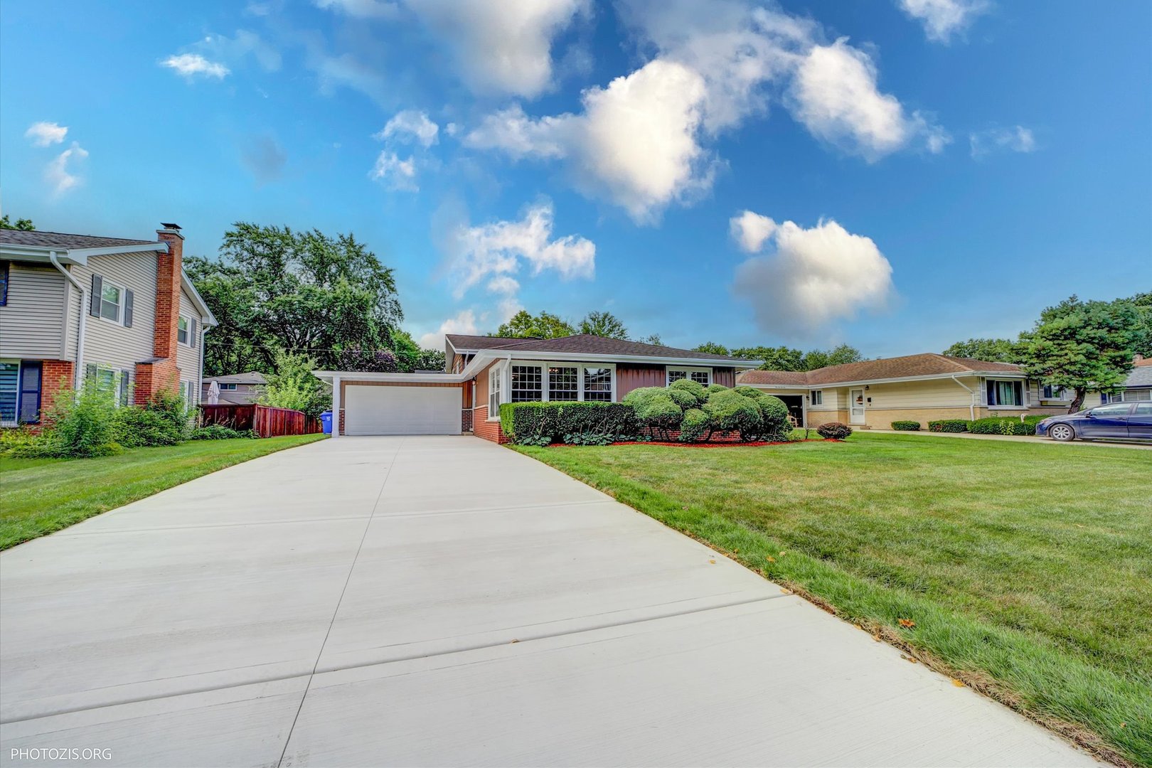 1501 E BARBERRY Lane