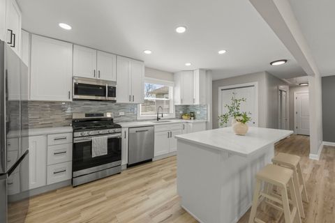 Tiny photo for 405 Turf Lane, Wheaton, IL 60187 (MLS # 12600360)