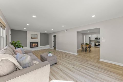 Tiny photo for 405 Turf Lane, Wheaton, IL 60187 (MLS # 12600360)