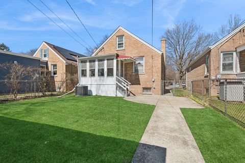 Tiny photo for 2124 Brummel Street, Evanston, IL 60202 (MLS # 12573949)
