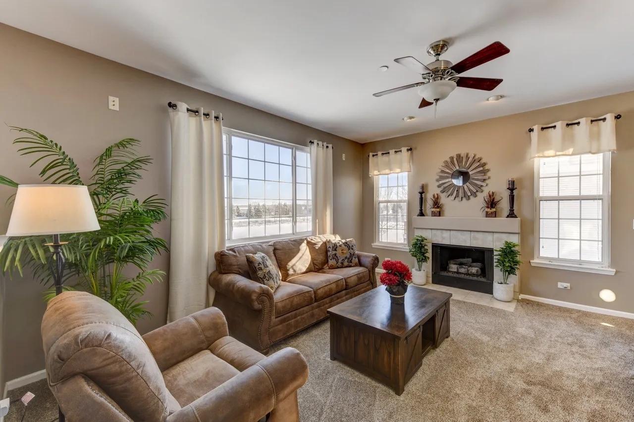 1125 Hampton Lane