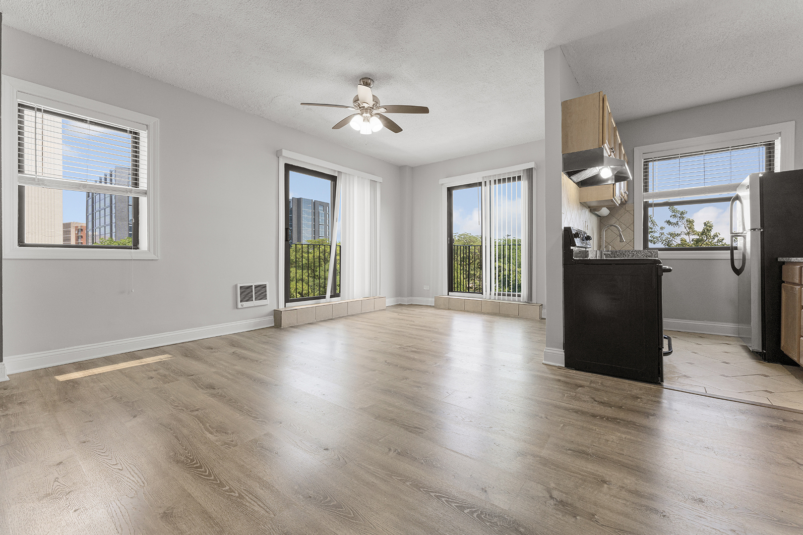 4520 N Clarendon Avenue 401