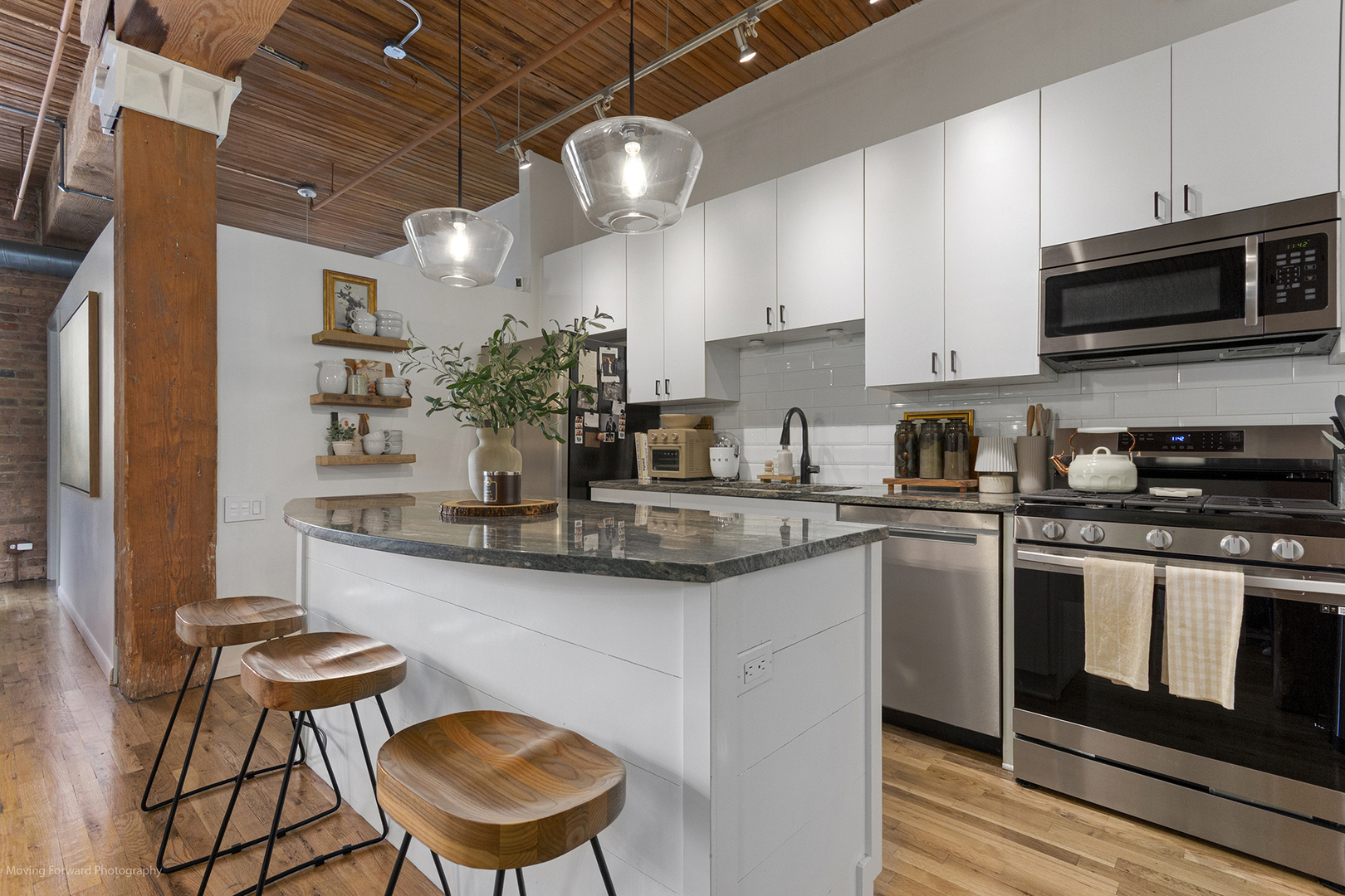 550 N Kingsbury Street 316