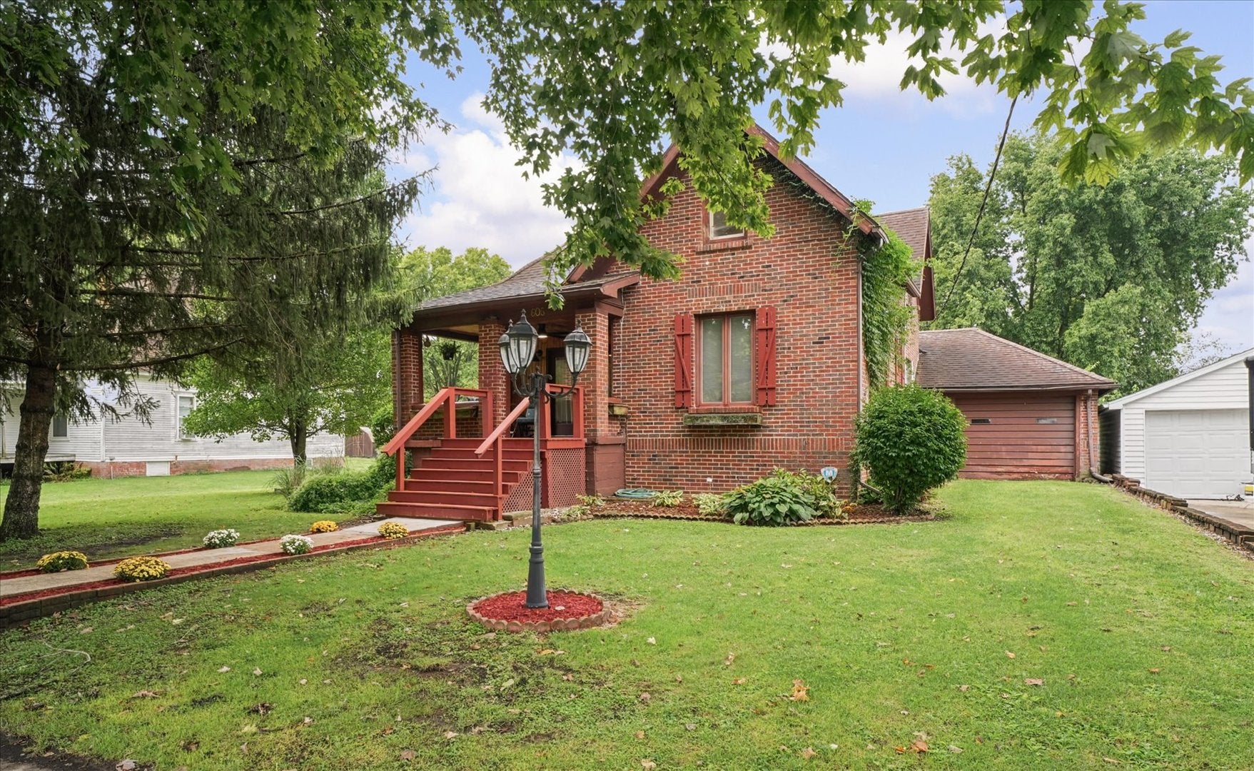 605 N VERMILION Street