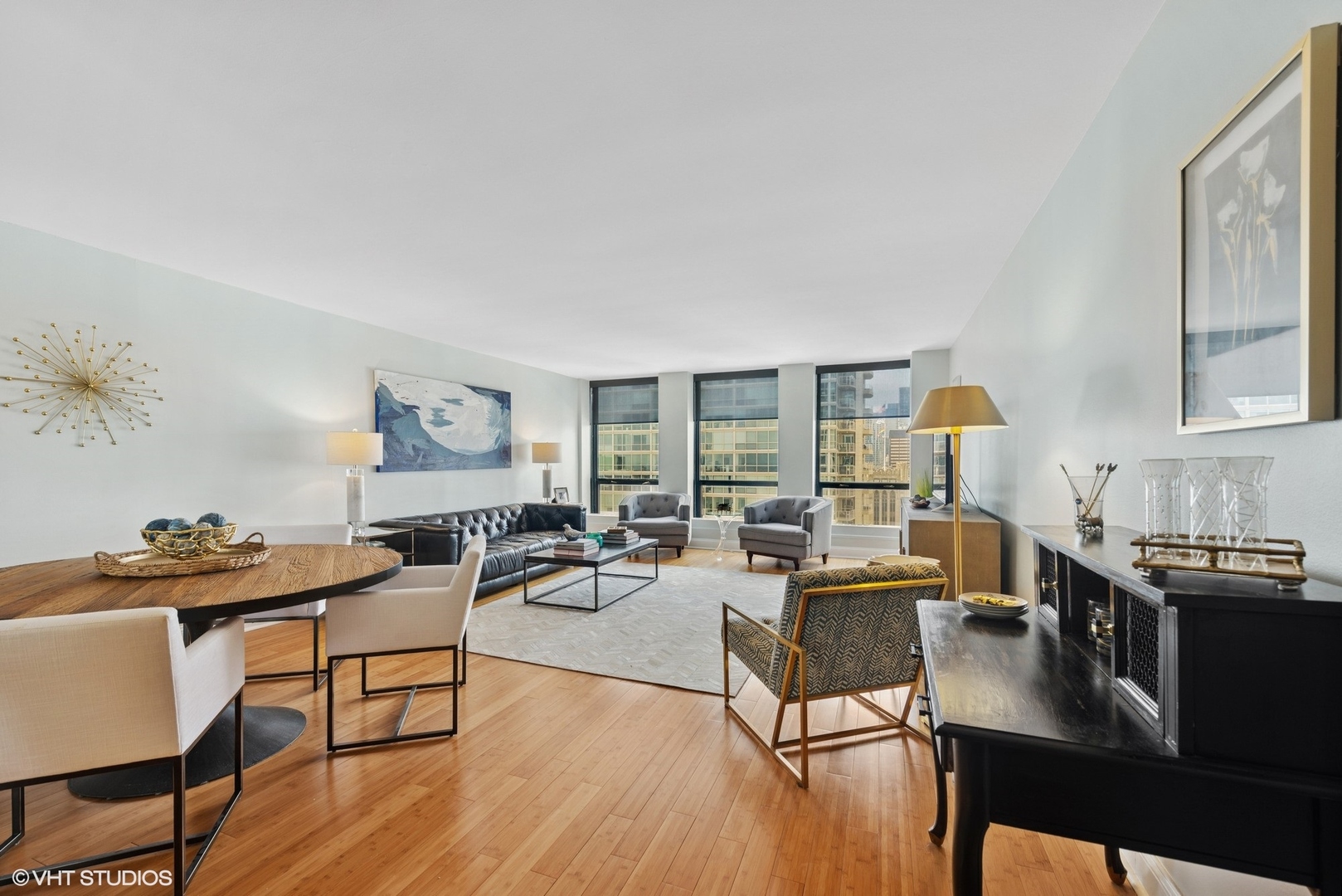 260 E CHESTNUT Street 3303