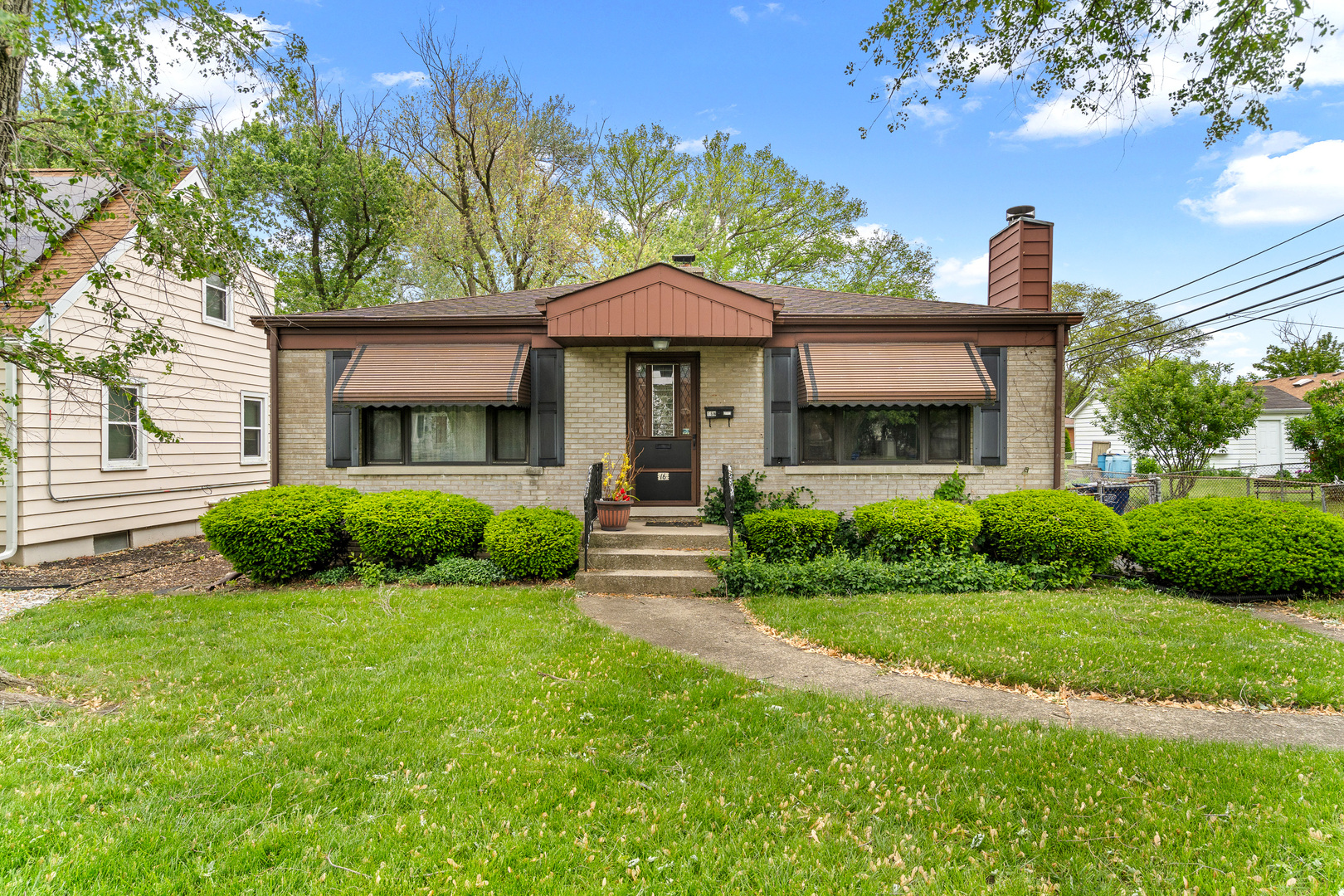 16 W Monroe Street